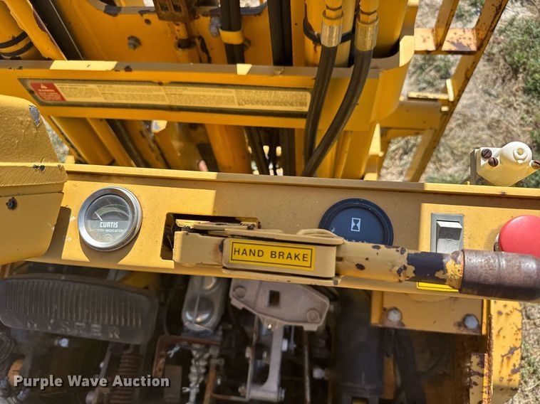 image for item ER2146 2014 Hyster E60XL-MIL forklift