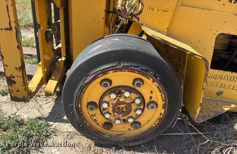 image for item ER2146 2014 Hyster E60XL-MIL forklift