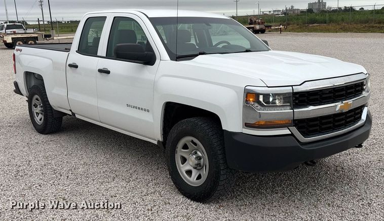 image for item ET8006 2017 Chevrolet Silverado 1500  Double Cab pickup truck