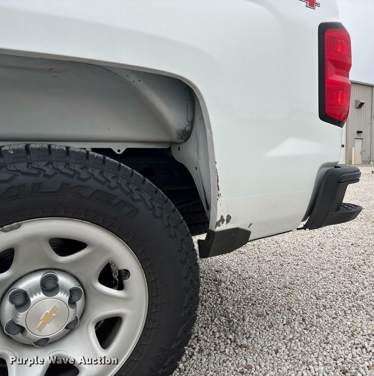 image for item ET8006 2017 Chevrolet Silverado 1500  Double Cab pickup truck