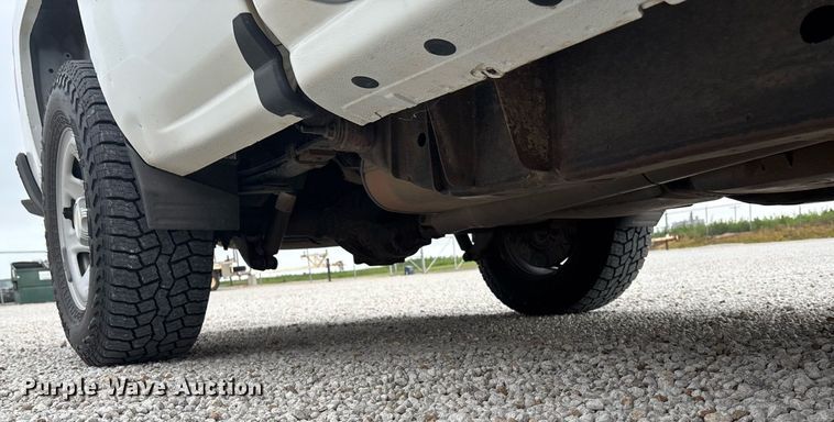 image for item ET8006 2017 Chevrolet Silverado 1500  Double Cab pickup truck