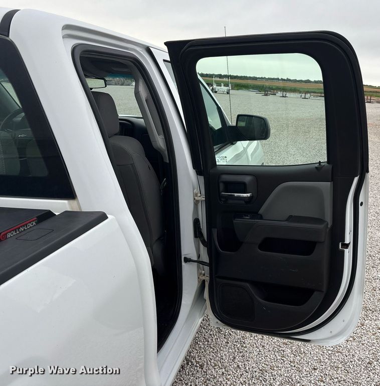 image for item ET8006 2017 Chevrolet Silverado 1500  Double Cab pickup truck