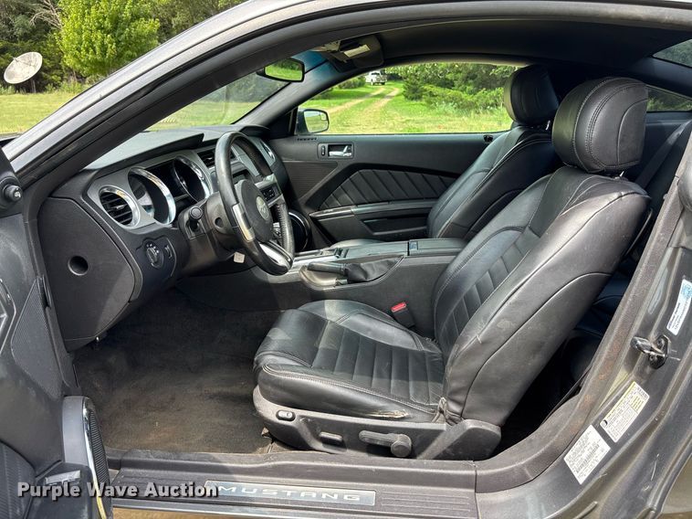 image for item ET8010 2013 Ford Mustang 