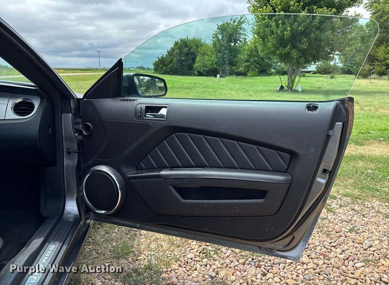 image for item ET8010 2013 Ford Mustang 