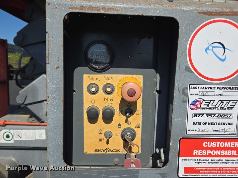 image for item FB9406 2014 Skyjack SJ 6832RT scissor lift