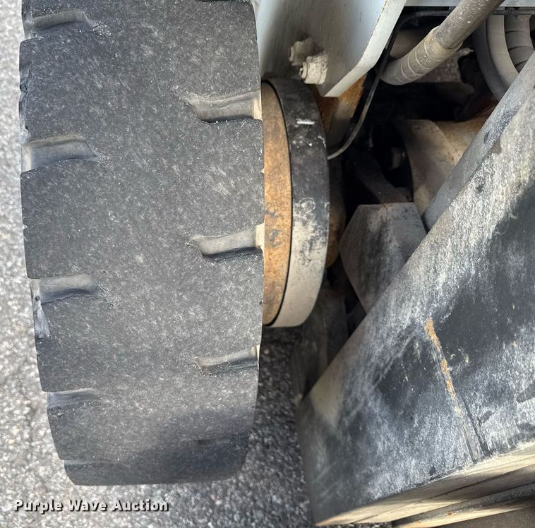 image for item MZ9391 2013 Nissan PF80YLP forklift