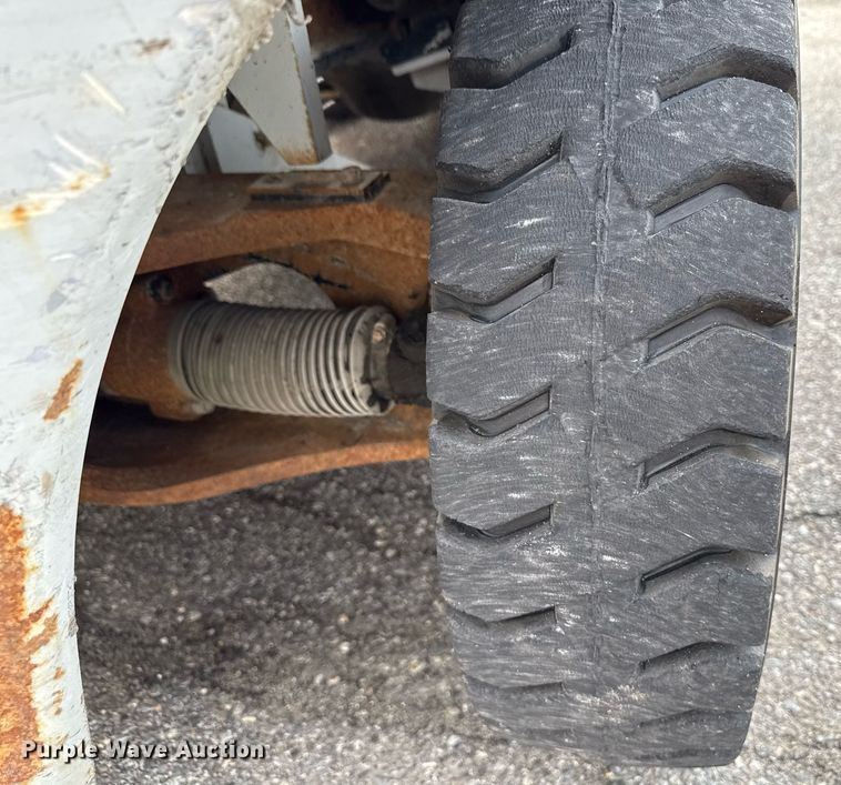 image for item MZ9391 2013 Nissan PF80YLP forklift