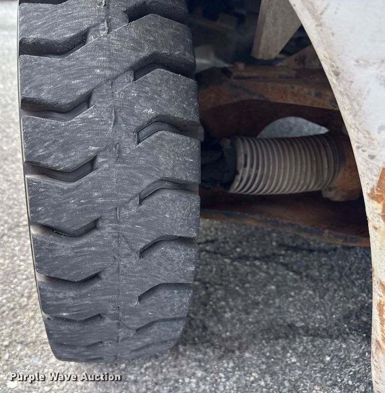 image for item MZ9391 2013 Nissan PF80YLP forklift