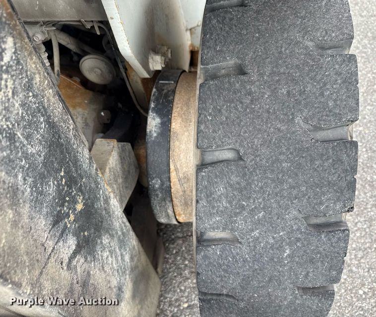 image for item MZ9391 2013 Nissan PF80YLP forklift