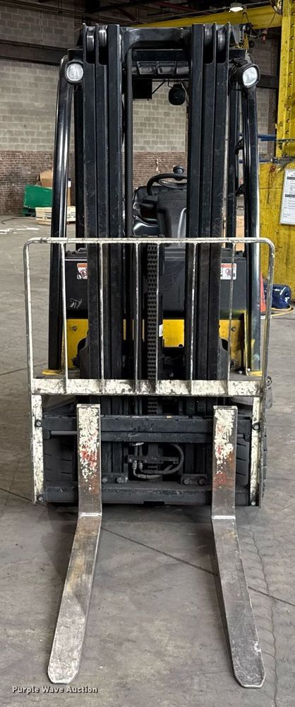 MONTACARGAS 2018 YALE GLP040