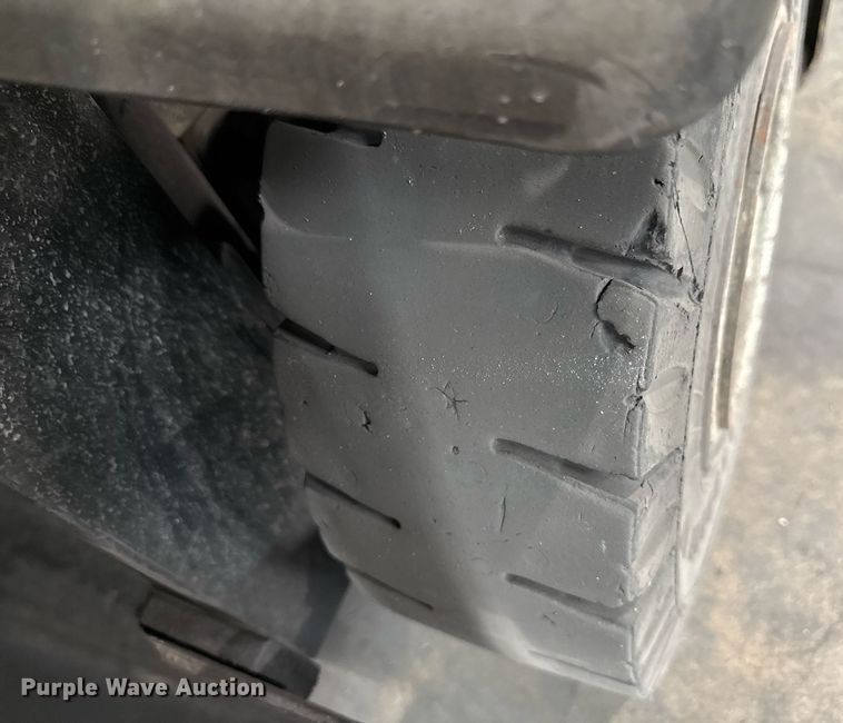 image for item MZ9393 2018 Yale GLP040 forklift