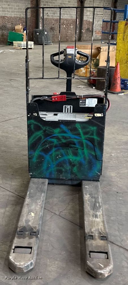 image for item MZ9394 2017 Yale MPB045 pallet jack