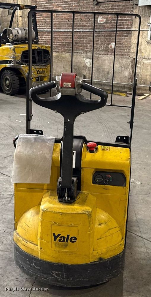 image for item MZ9394 2017 Yale MPB045 pallet jack
