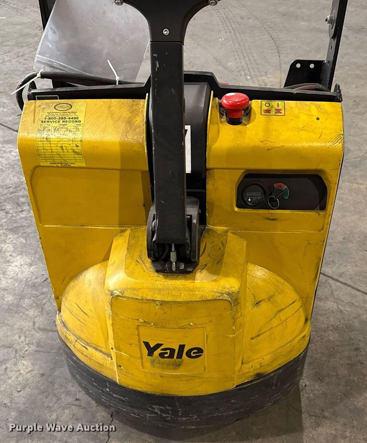 image for item MZ9394 2017 Yale MPB045 pallet jack
