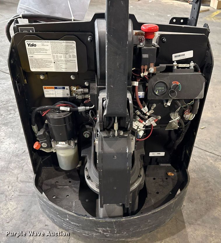 image for item MZ9394 2017 Yale MPB045 pallet jack