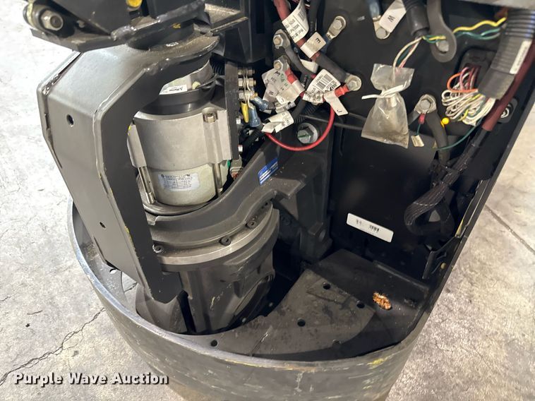 image for item MZ9394 2017 Yale MPB045 pallet jack