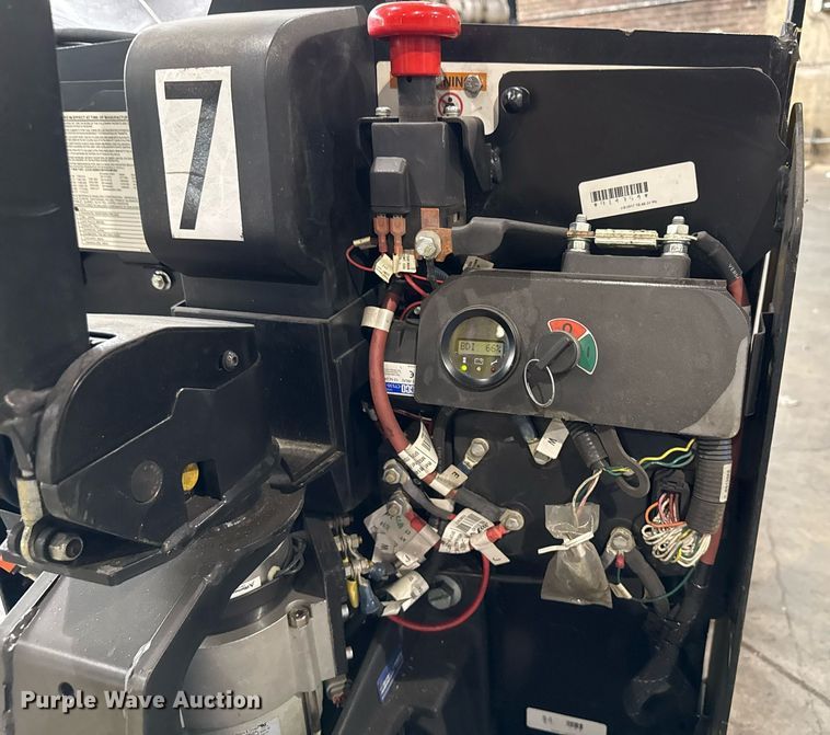 image for item MZ9394 2017 Yale MPB045 pallet jack