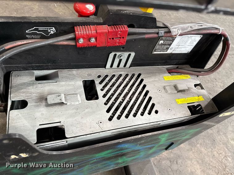 image for item MZ9394 2017 Yale MPB045 pallet jack