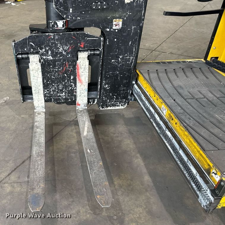 image for item MZ9395 2017 Yale NTA030SB turret truck