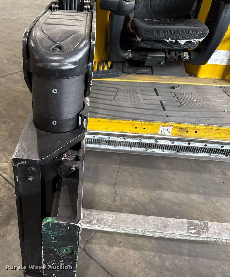 image for item MZ9395 2017 Yale NTA030SB turret truck