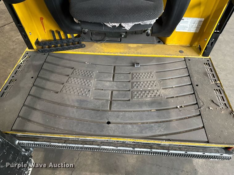 image for item MZ9395 2017 Yale NTA030SB turret truck