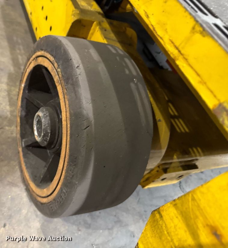 image for item MZ9395 2017 Yale NTA030SB turret truck