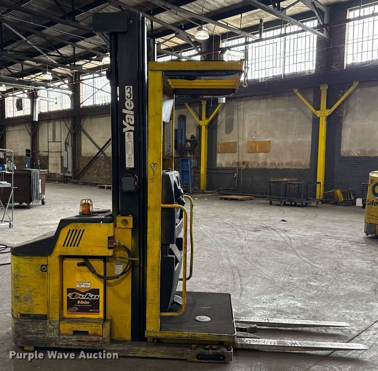 image for item MZ9396 2017 Yale OS030 order picker