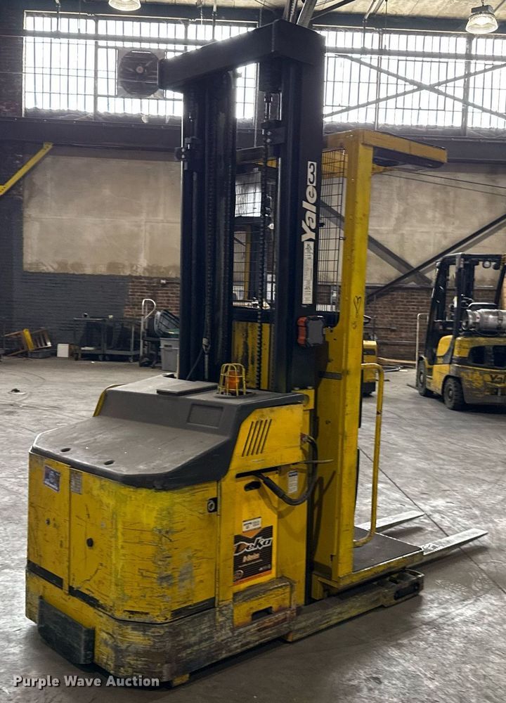 image for item MZ9396 2017 Yale OS030 order picker