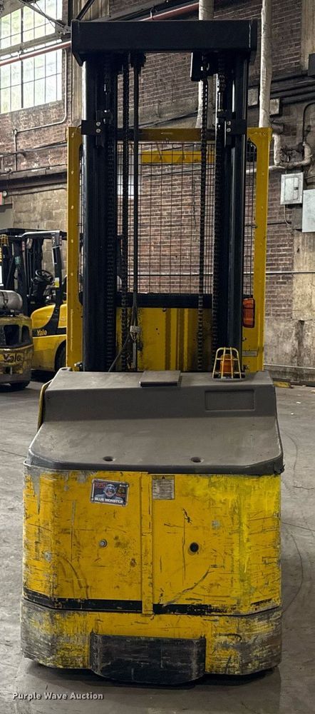 image for item MZ9396 2017 Yale OS030 order picker