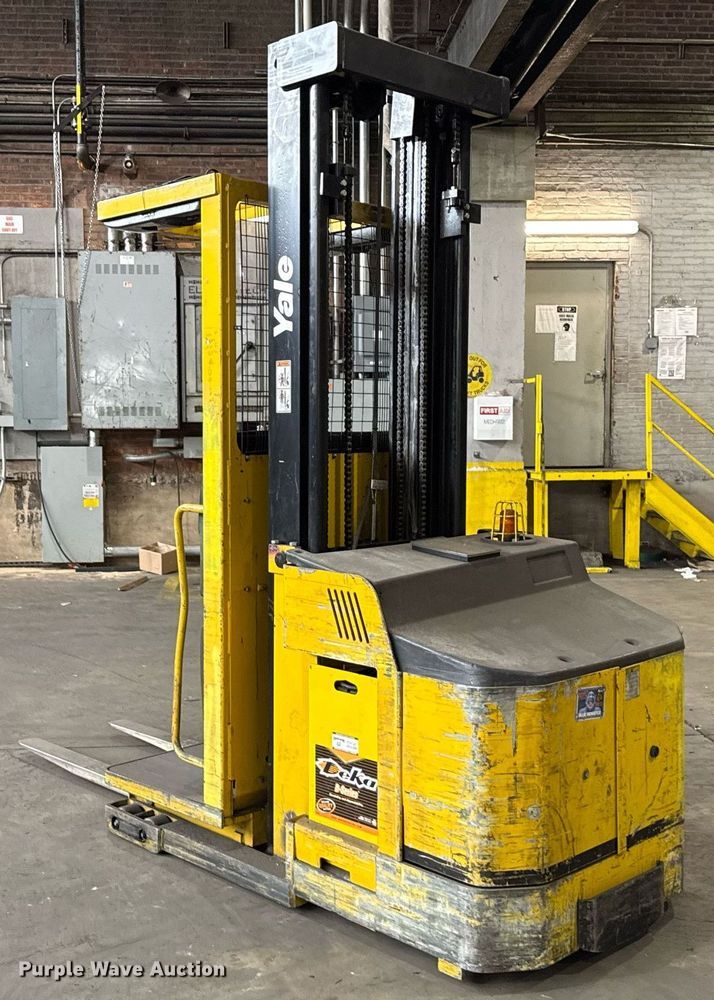 image for item MZ9396 2017 Yale OS030 order picker