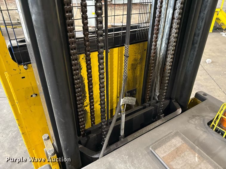 image for item MZ9396 2017 Yale OS030 order picker