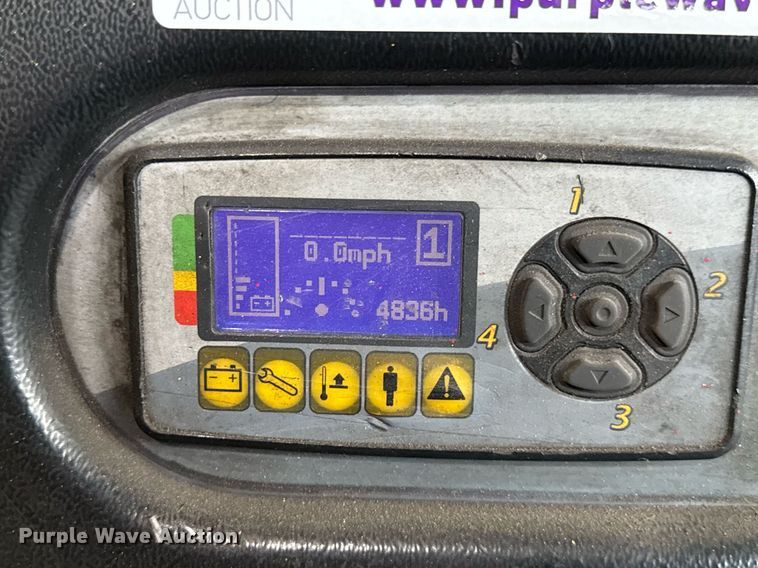 image for item MZ9396 2017 Yale OS030 order picker