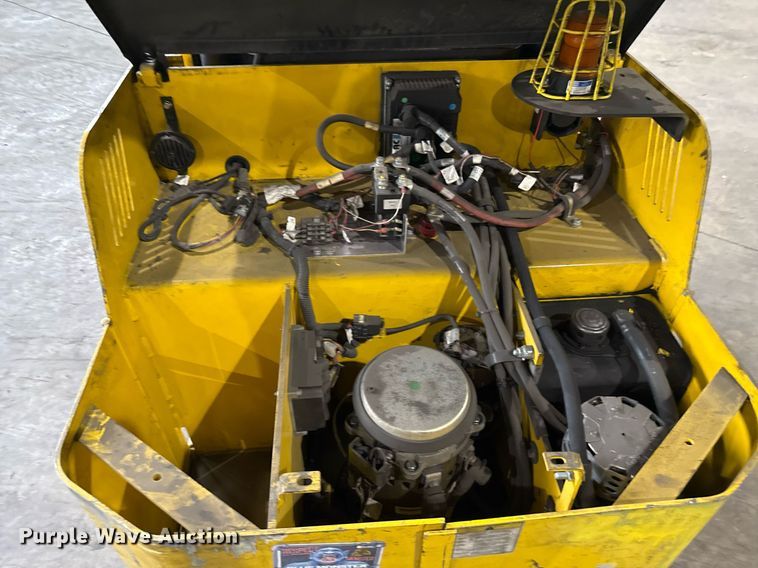 image for item MZ9396 2017 Yale OS030 order picker