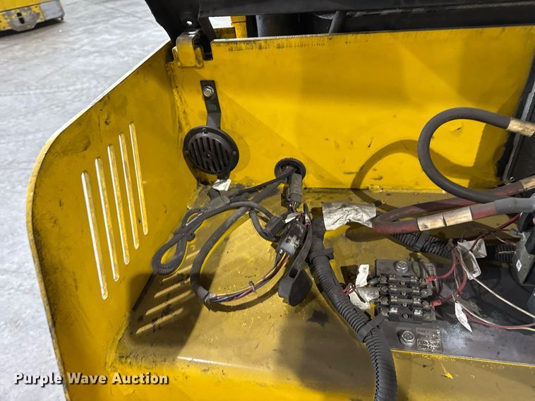 image for item MZ9396 2017 Yale OS030 order picker