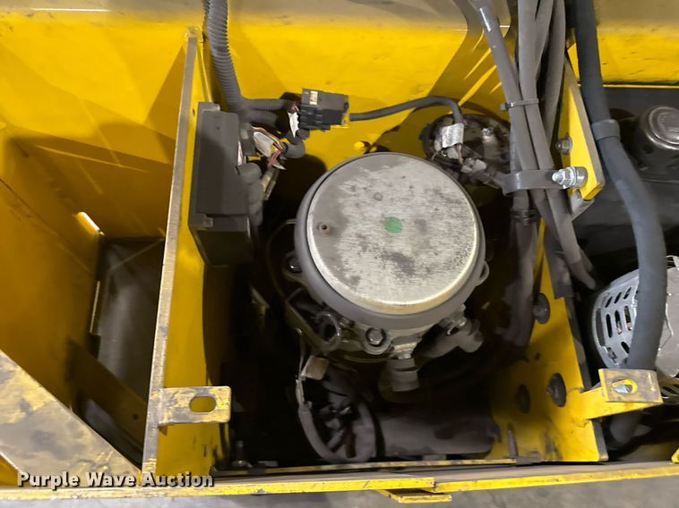 image for item MZ9396 2017 Yale OS030 order picker