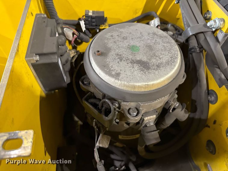 image for item MZ9396 2017 Yale OS030 order picker