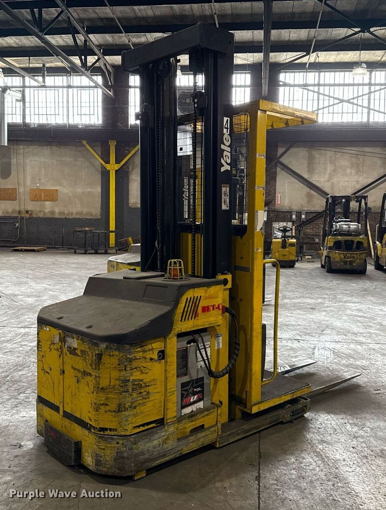 image for item MZ9397 2019 Yale OS030 order picker