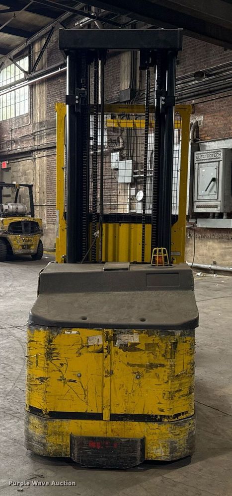 image for item MZ9397 2019 Yale OS030 order picker