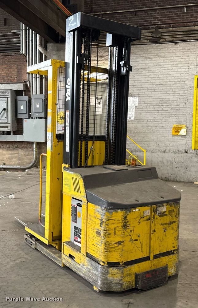 image for item MZ9397 2019 Yale OS030 order picker