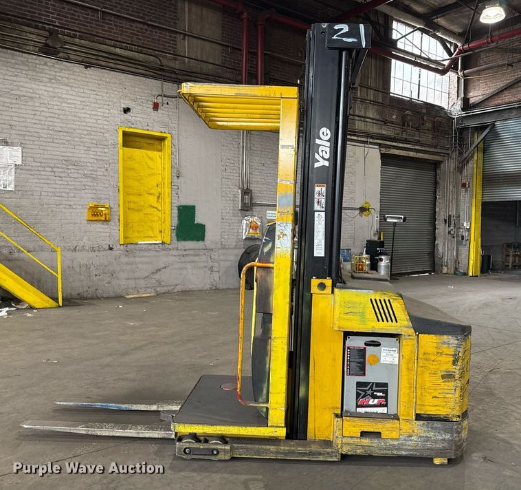 image for item MZ9397 2019 Yale OS030 order picker