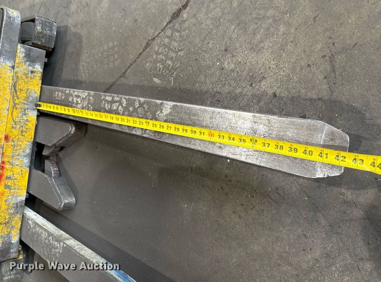 image for item MZ9397 2019 Yale OS030 order picker