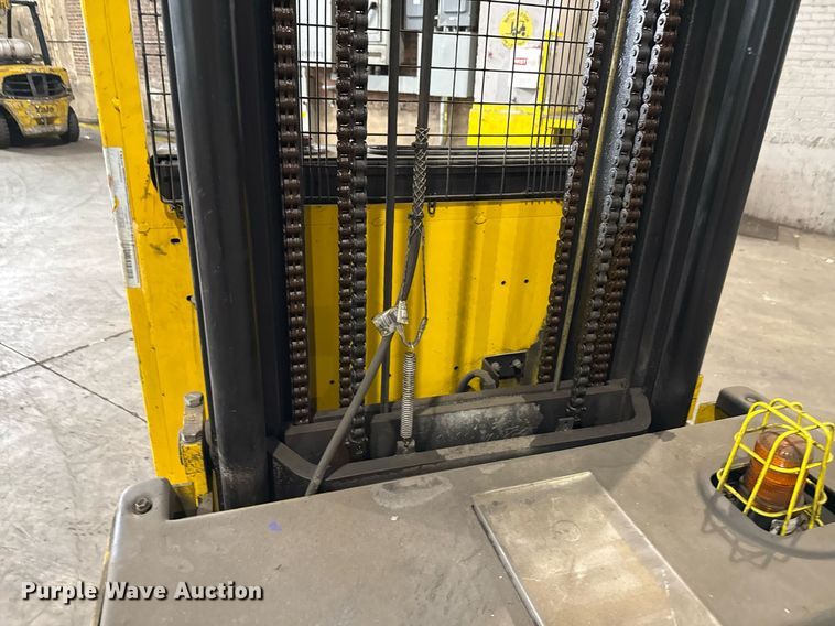 image for item MZ9397 2019 Yale OS030 order picker