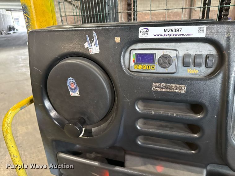 image for item MZ9397 2019 Yale OS030 order picker