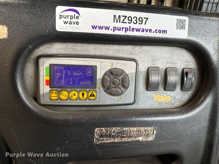 image for item MZ9397 2019 Yale OS030 order picker