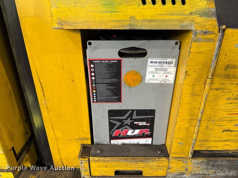 image for item MZ9397 2019 Yale OS030 order picker