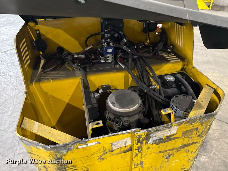 image for item MZ9397 2019 Yale OS030 order picker