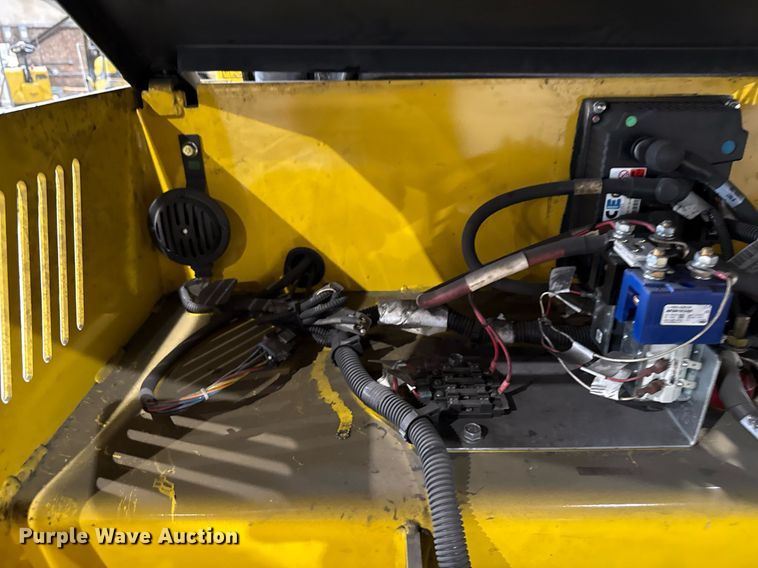 image for item MZ9397 2019 Yale OS030 order picker