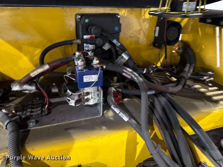 image for item MZ9397 2019 Yale OS030 order picker