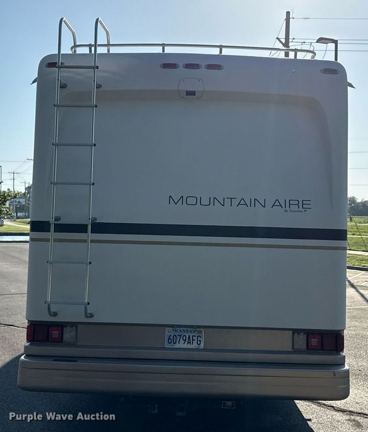 image for item OJ9927 2000 Newmar Mountain Aire RV