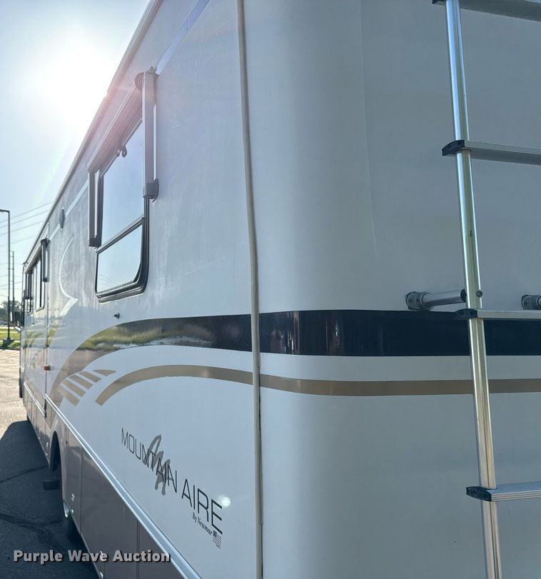 image for item OJ9927 2000 Newmar Mountain Aire RV